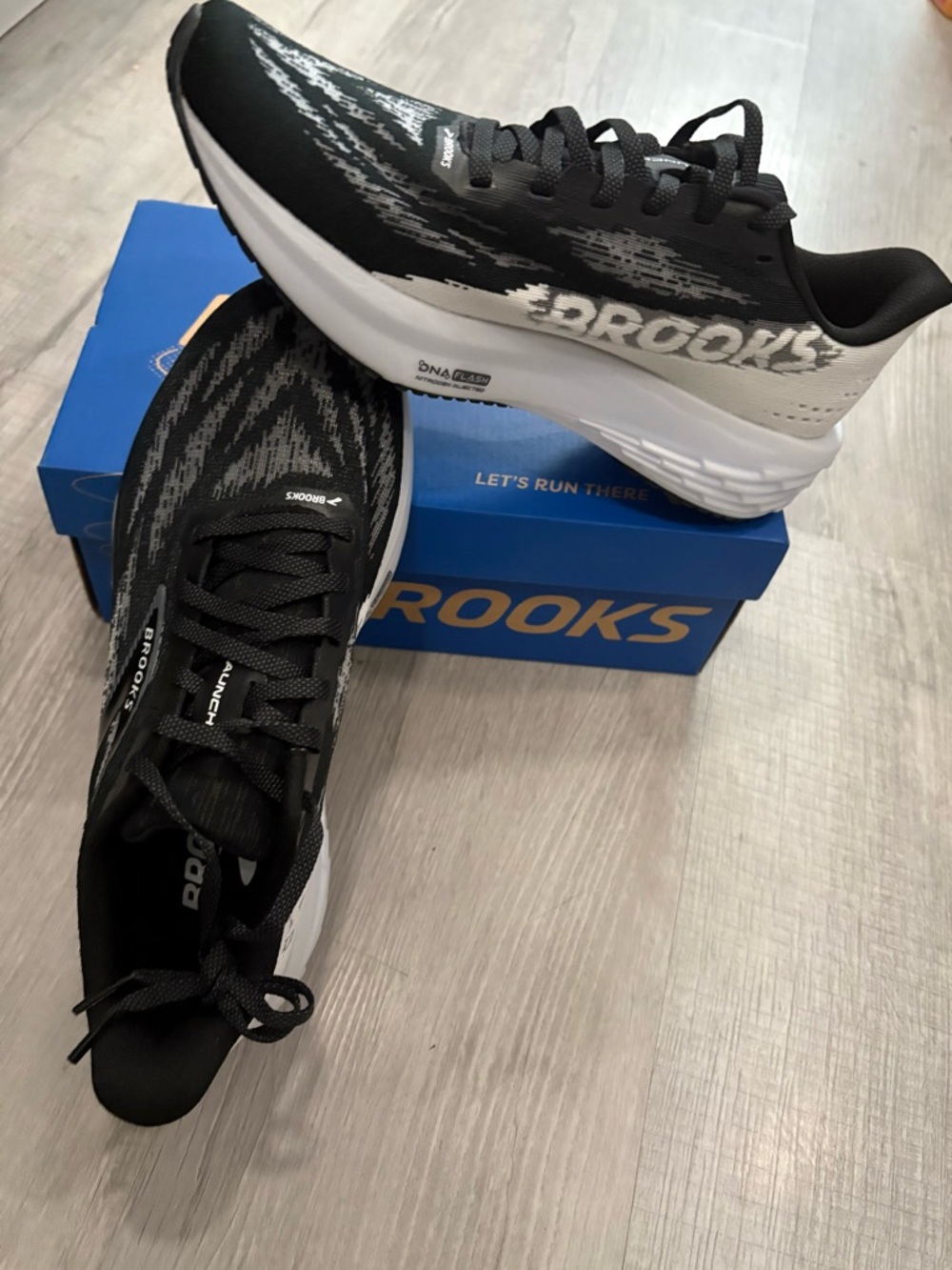 Brooks Black and White Men's Running Shoes AT-3/31